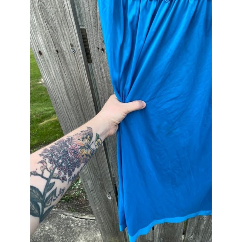 Vanity Fair Blue Sleeveless Embroidered V-Neck Nightgown 2XL 30-307 (flaws) - Picture 4 of 8